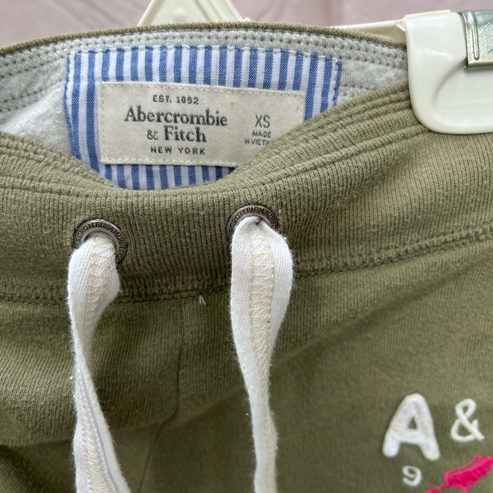 Abercrombie Army Green Shorts - Picture 5 of 5